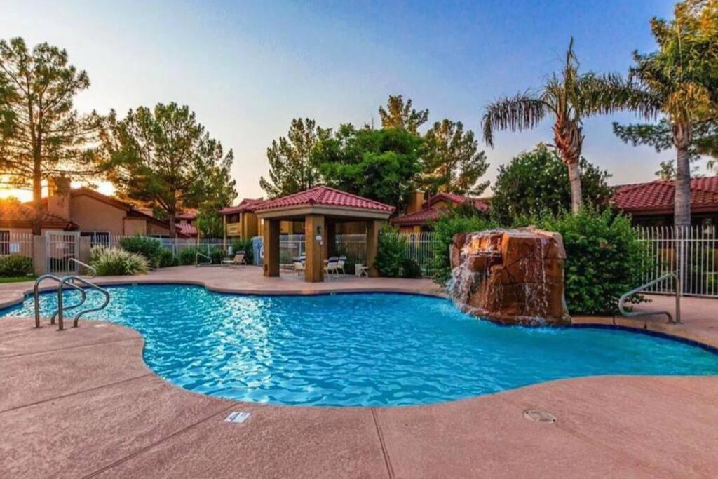 2Br Condo 15 Mins To Downtown Phoenix With Pool & Spa Luaran gambar